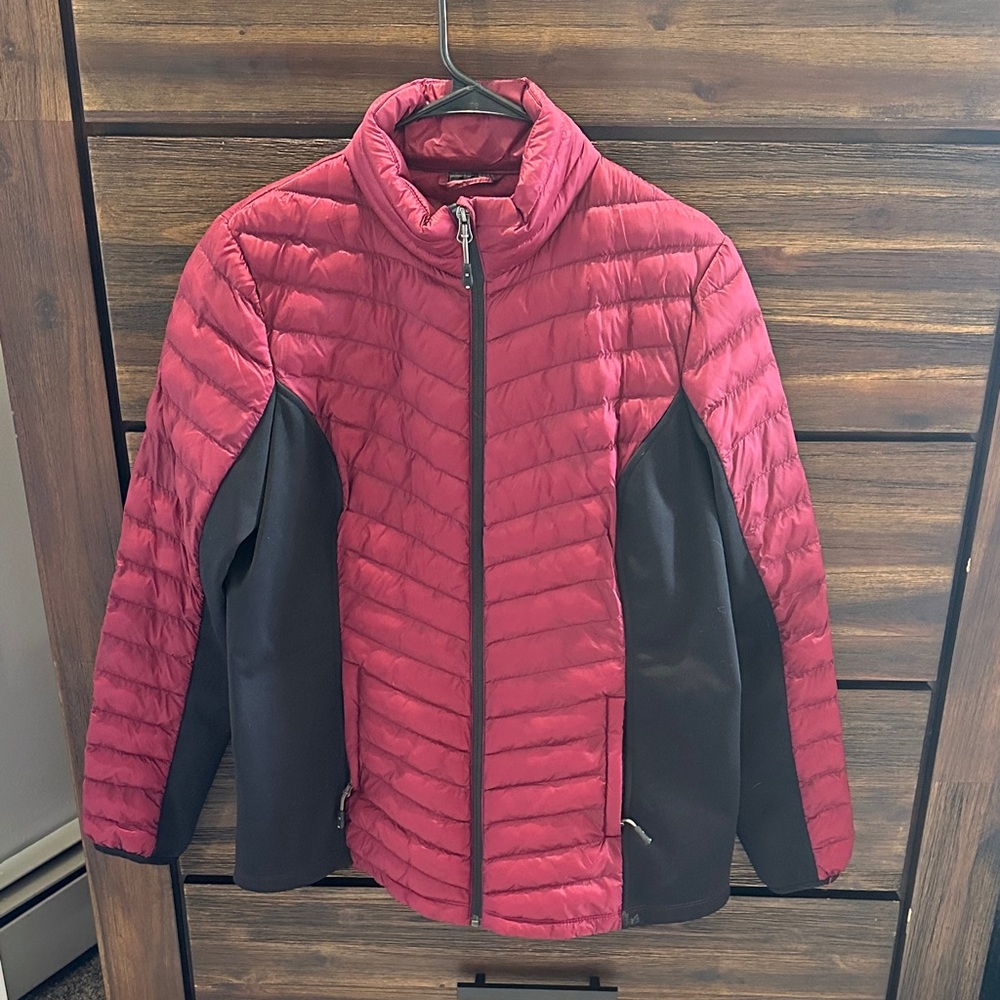 32 Degrees Women's Two-Tone Red and Black Puffer Jacket